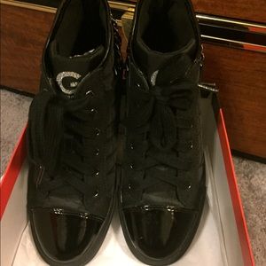 Guess Shoes Sz7